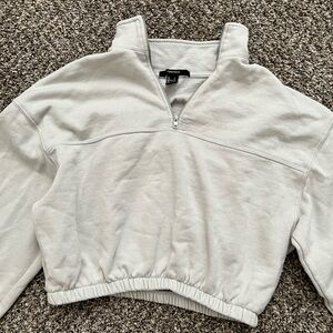 Forever 21 grey cropped pullover sweatshirt, size S